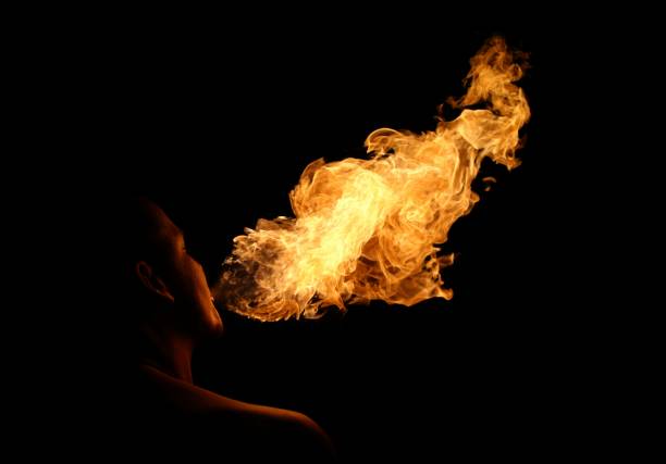 spectacles pyrotechniques et immersifs en ville cracheur de feu