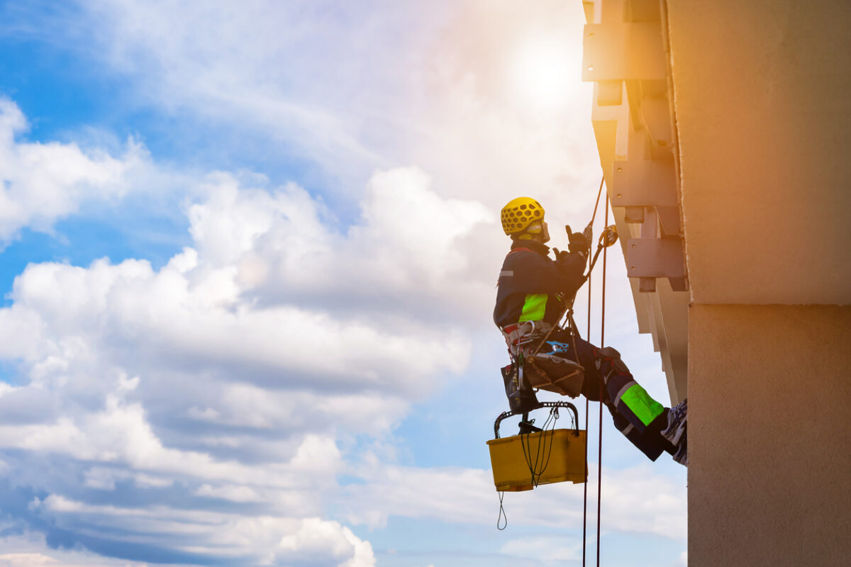 Travaux en hauteur : les équipements indispensables pour une sécurité accrue