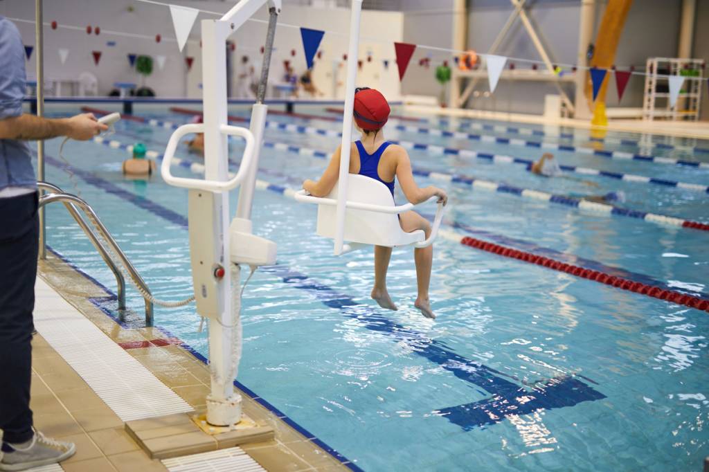 appareil piscine personnes handicap