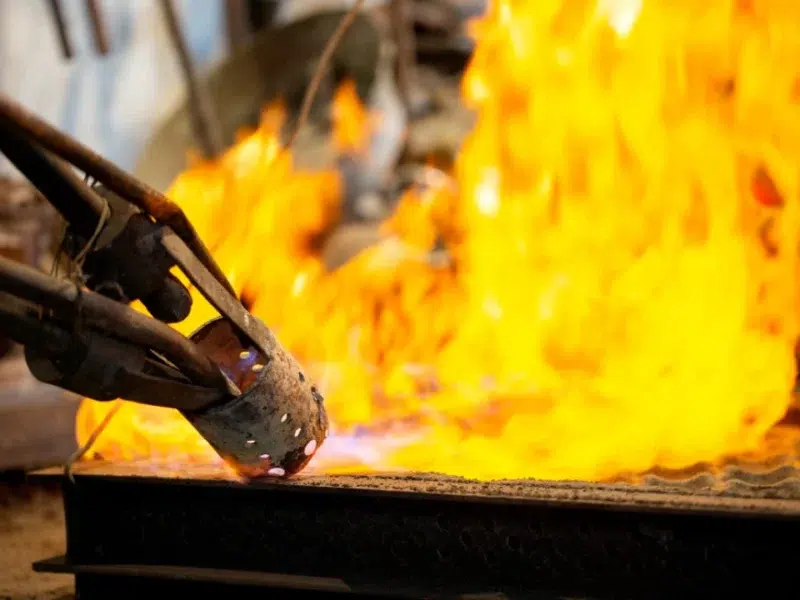 Robot de coulée, innovation et précision en fonderie aluminium
