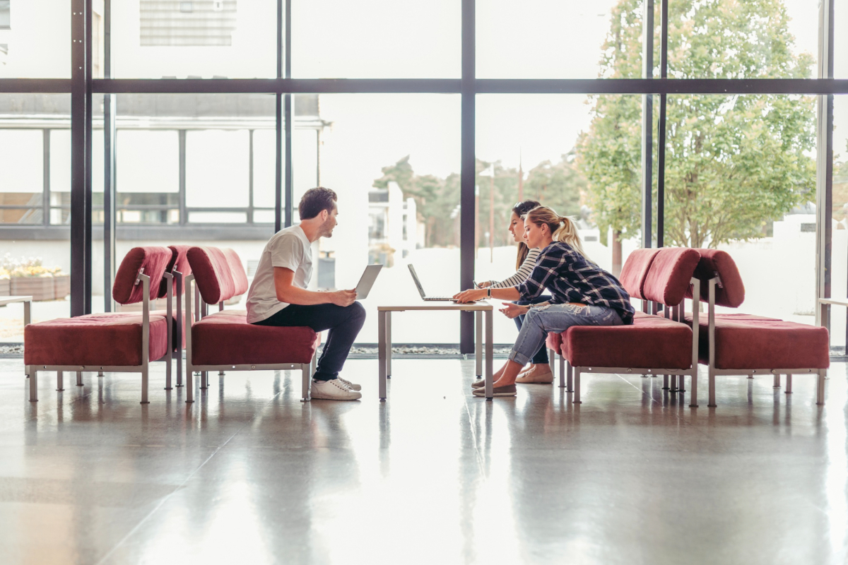 Le coworking : quels sont ses avantages et ses inconvénients ?