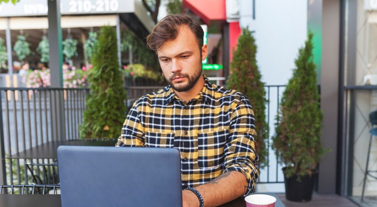 Comment confirmer sa disponibilité pour un entretien par mail : un exemple