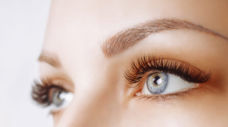 Bien choisir la pose d’extensions de cils pour sa cliente