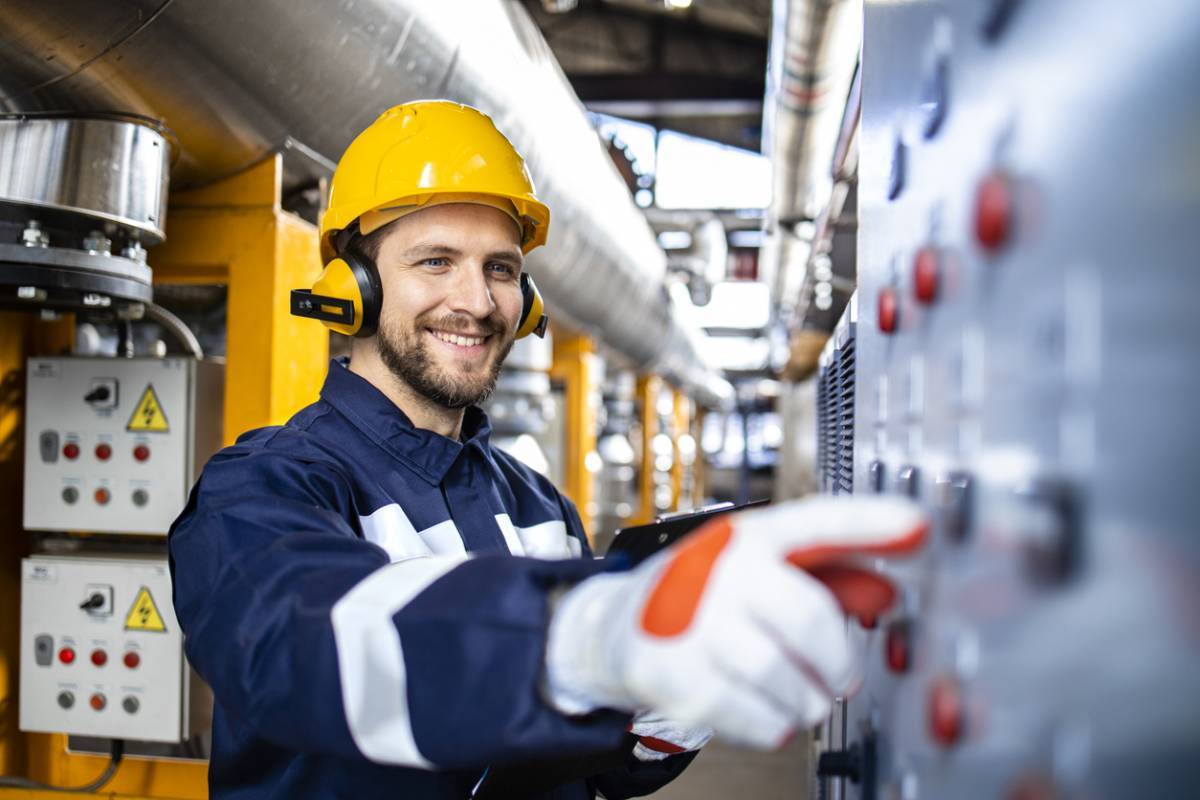 Électricien : les signes qui indiquent que vous devez changer de garantie décennale