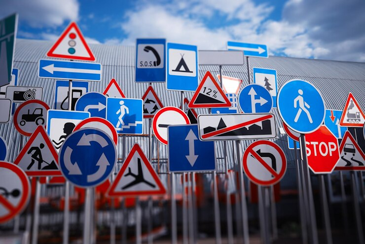 3 panneaux souvent méconnus des routiers alors qu’ils sont incontournables