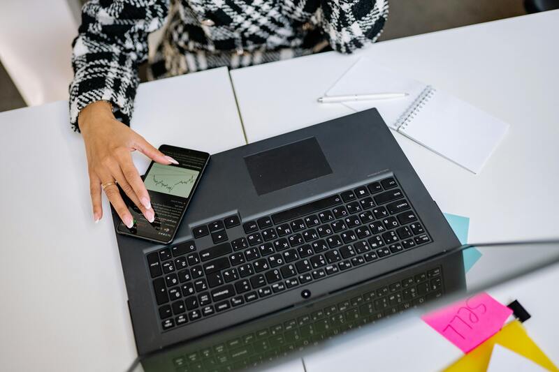 Courtiers en ligne : quels placements pour les entreprises ?