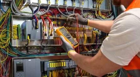 Les bénéfices d’une habilitation électrique pour la carrière des professionnels