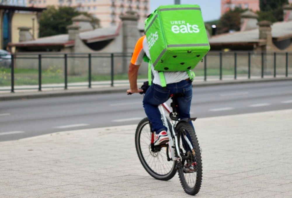 Combien gagne un livreur Uber Eats : salaire d’un coursier Uber Eat (courses, km, primes)