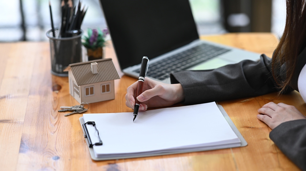 Courtier en prêts immobiliers : étapes de carrière dans le domaine des prêts au logement