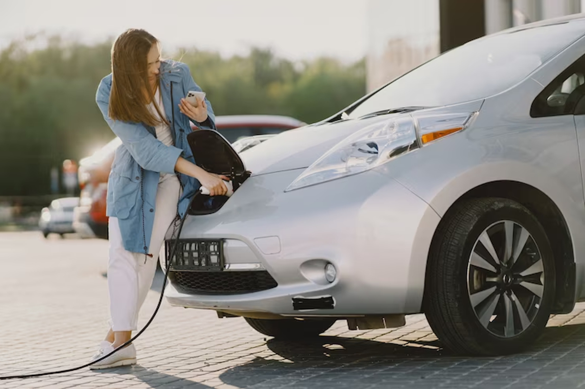 Les solutions pour recharger votre véhicule électrique en déplacement professionnel